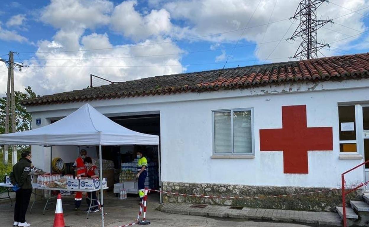 Carpa de la Asamblea de Cruz Roja de Tordesillas donde se reparten alimentos a familias vulnerables