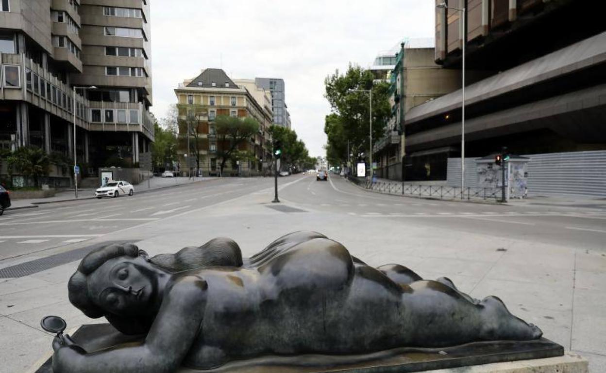 Calle Génova, de Madrid, vacía por el confinamiento.