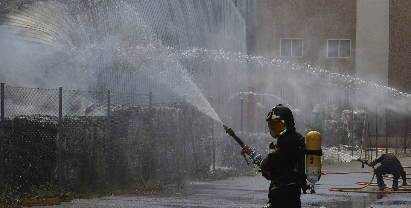 Aparatoso incendio en Valverde del Majano.
