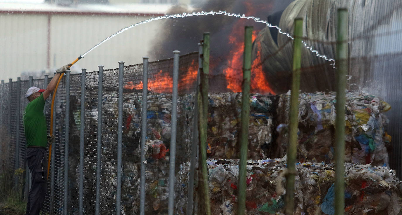 Aparatoso incendio en Valverde del Majano.