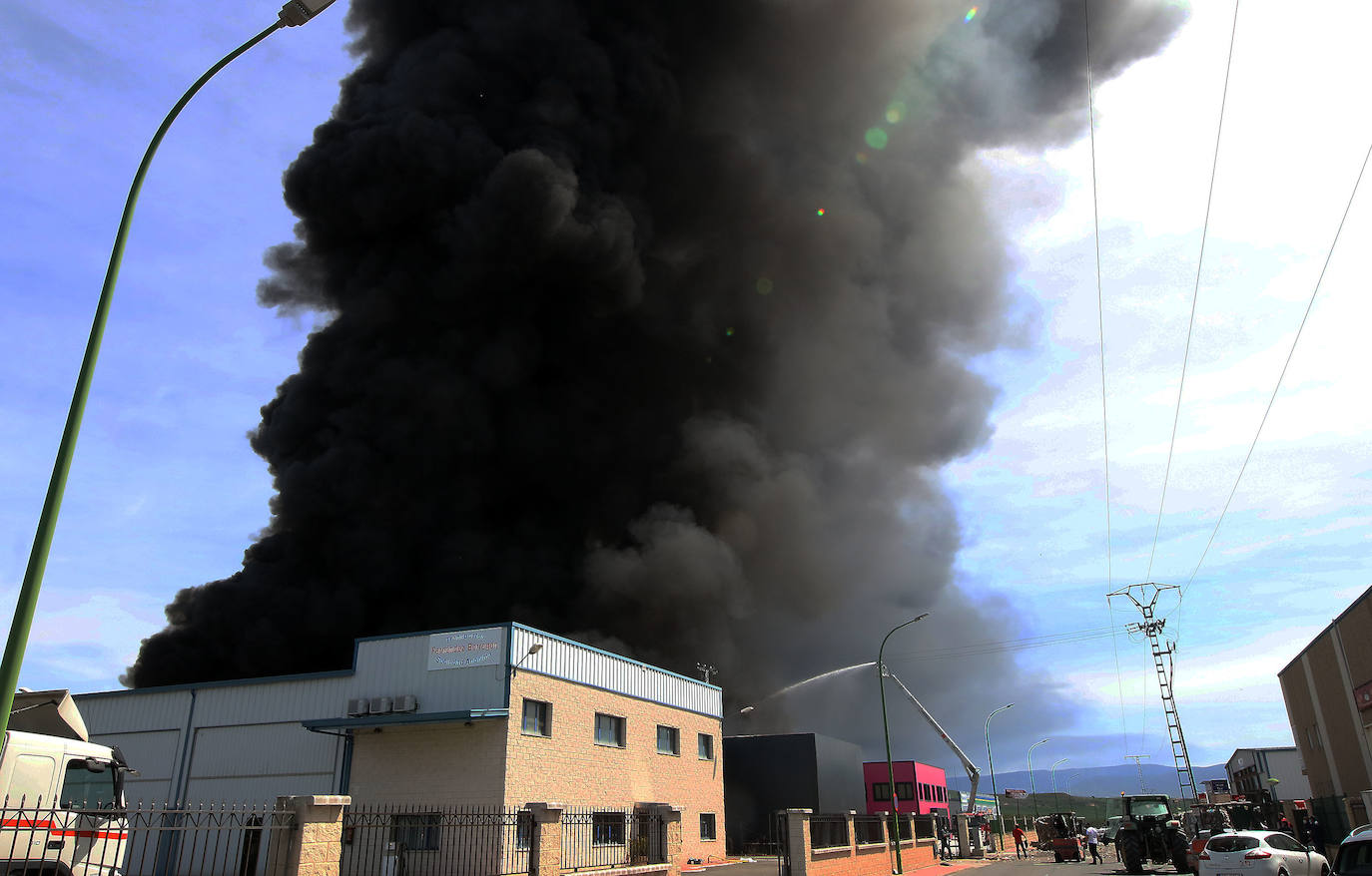 Aparatoso incendio en Valverde del Majano.