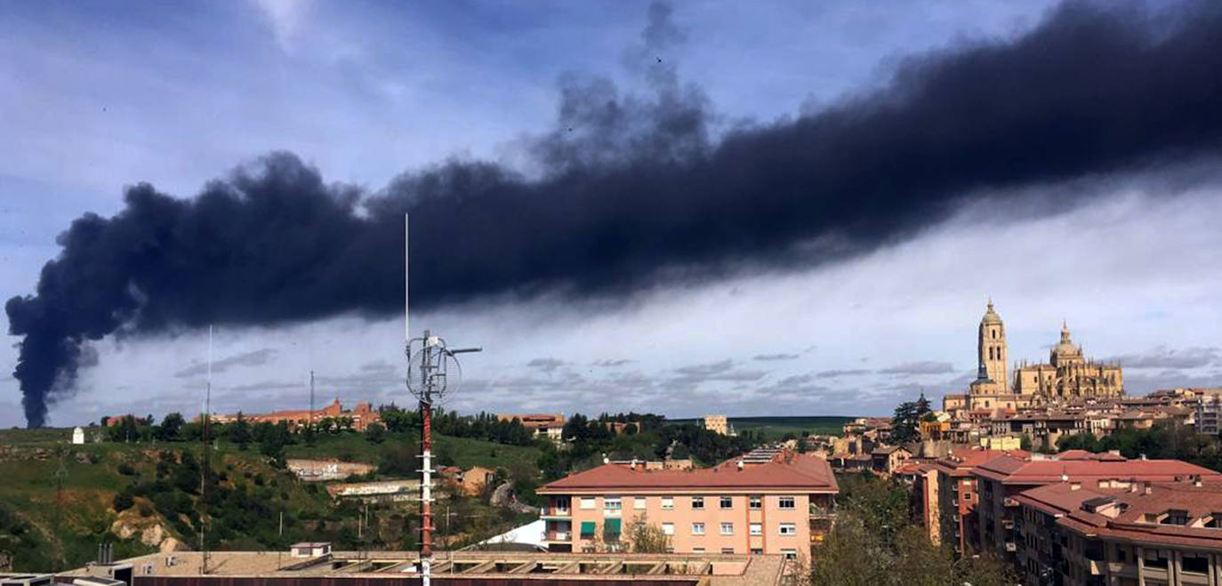 Aparatoso incendio en Valverde del Majano.