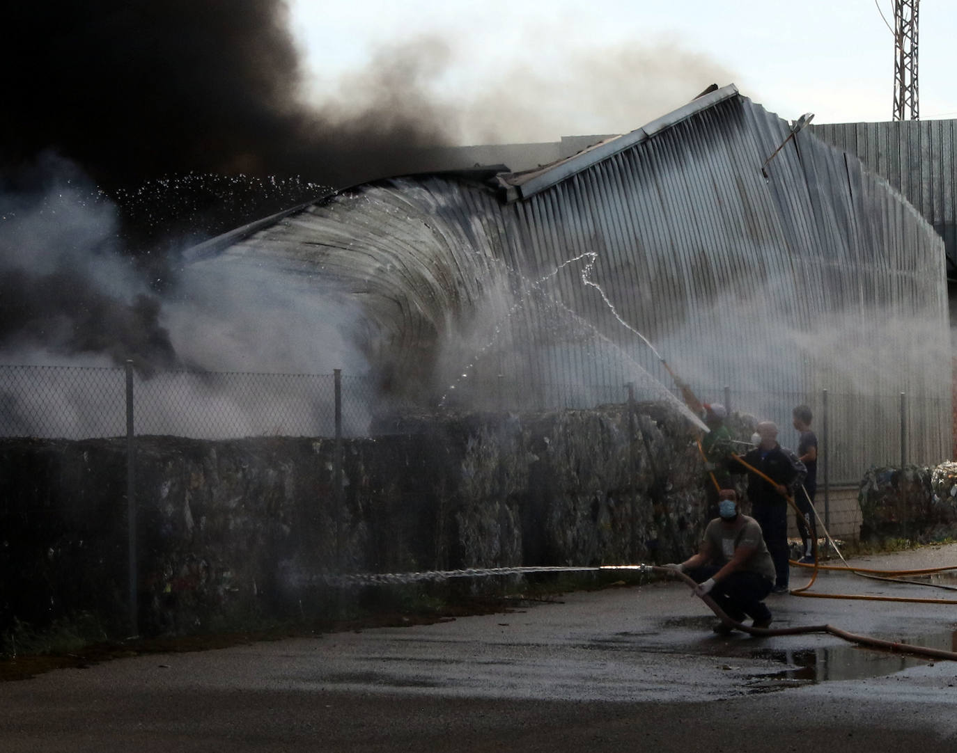 Aparatoso incendio en Valverde del Majano.