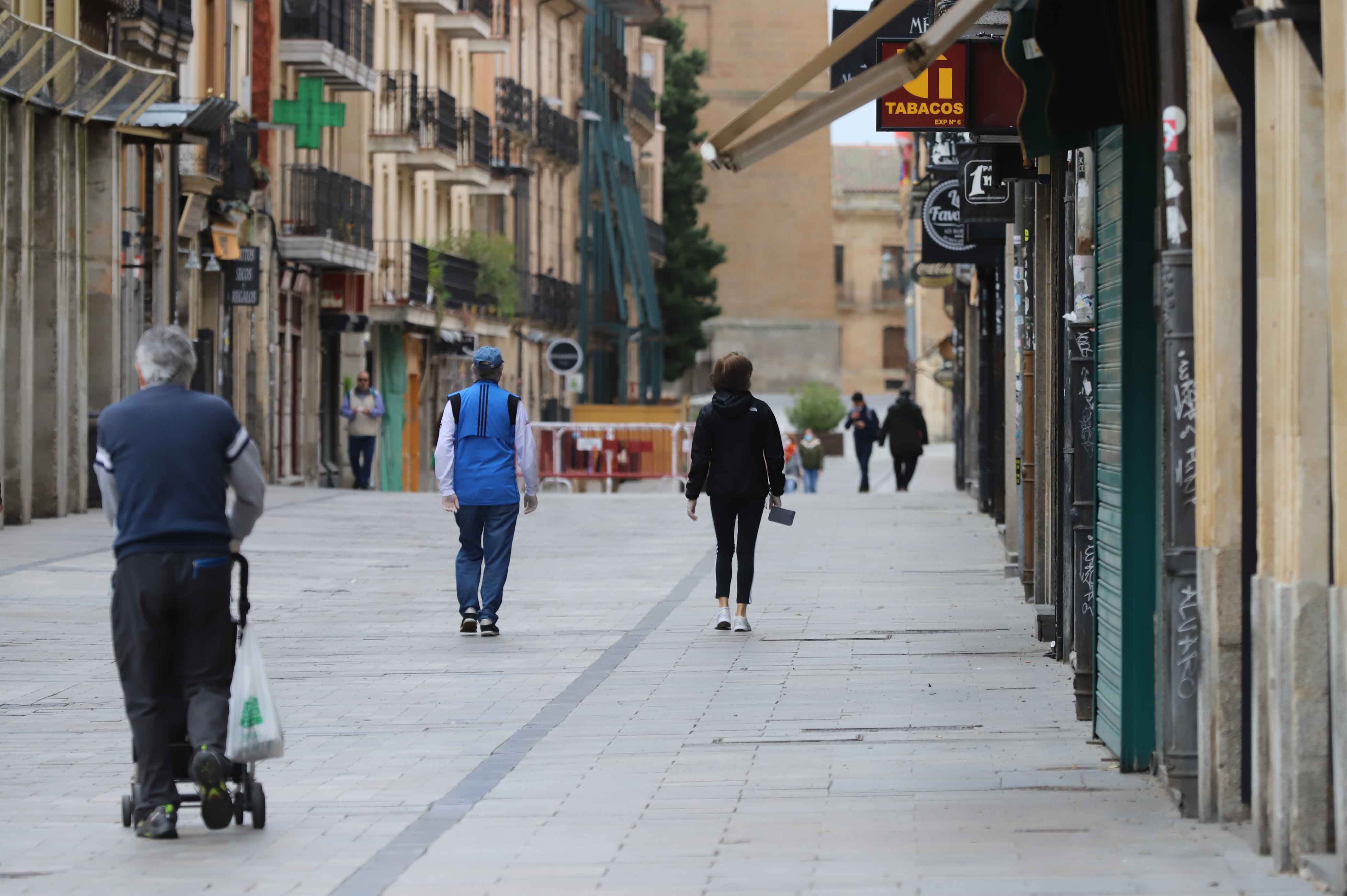 Fotos: Los salmantinos salen a la calle a pasear y hacer deporte por primera vez desde la instauración del estado de alarma