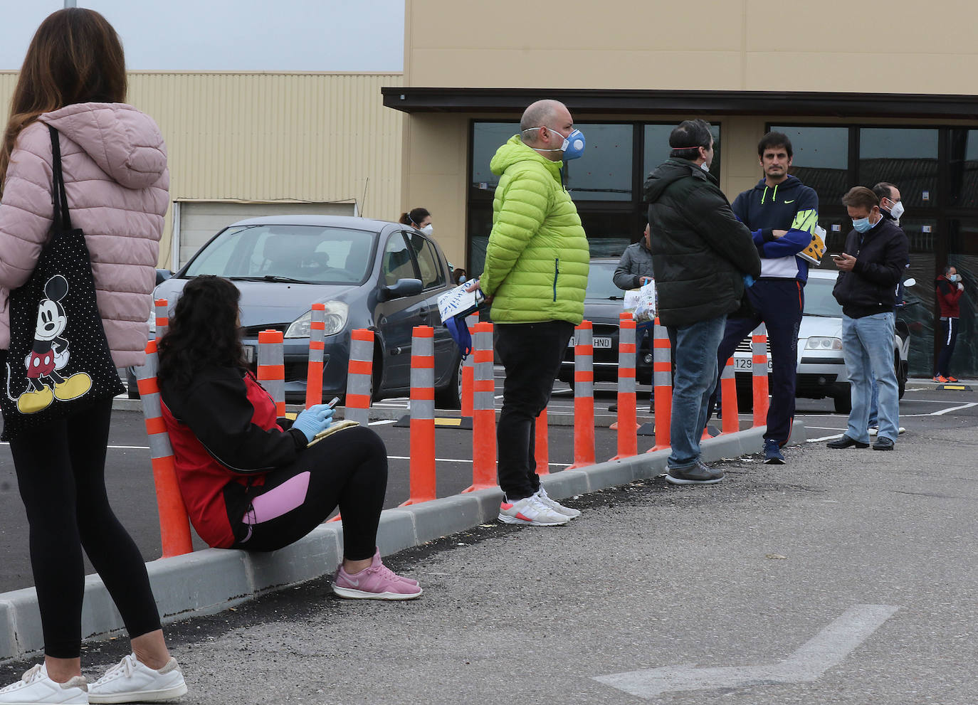 Fotos: Colas para hacer la compra en los supermercados de Valladolid