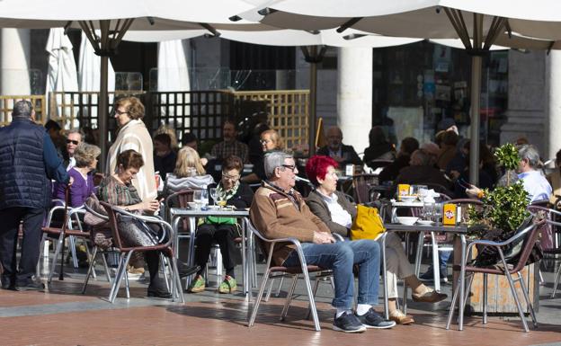 Terraza en la Plaza Mayor, en Carnaval, antes del confinamiento. 