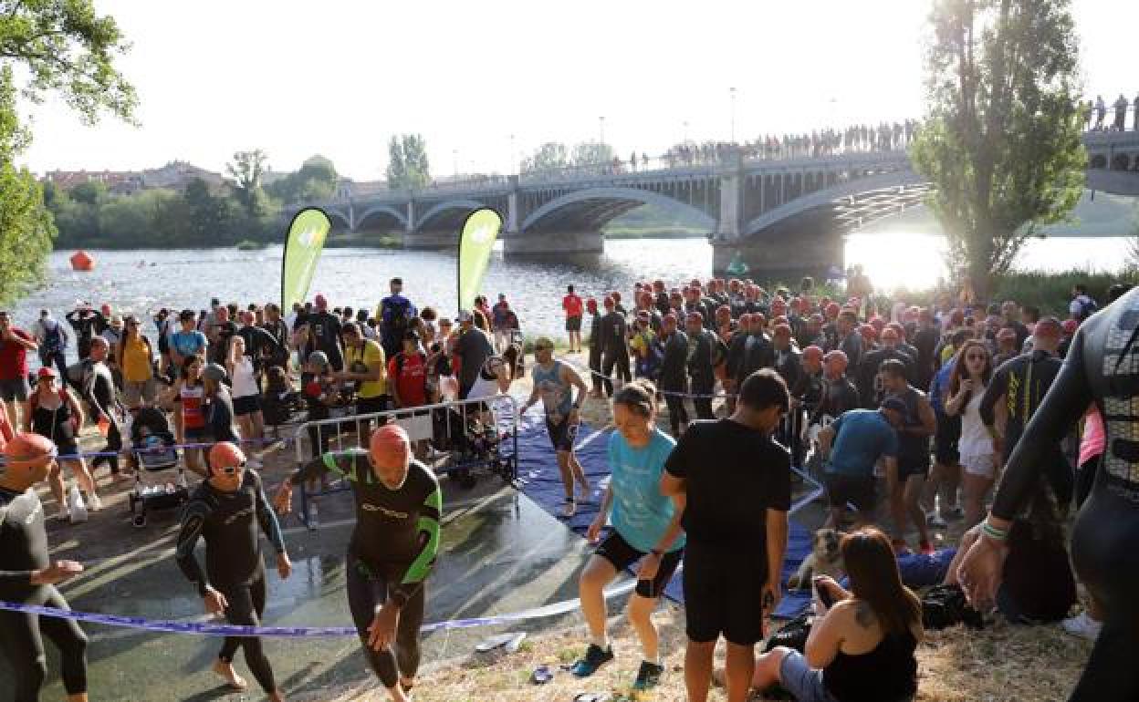 Salida del Nacional de Triatlón de Larga Distancia del año pasado en Salamanca. 