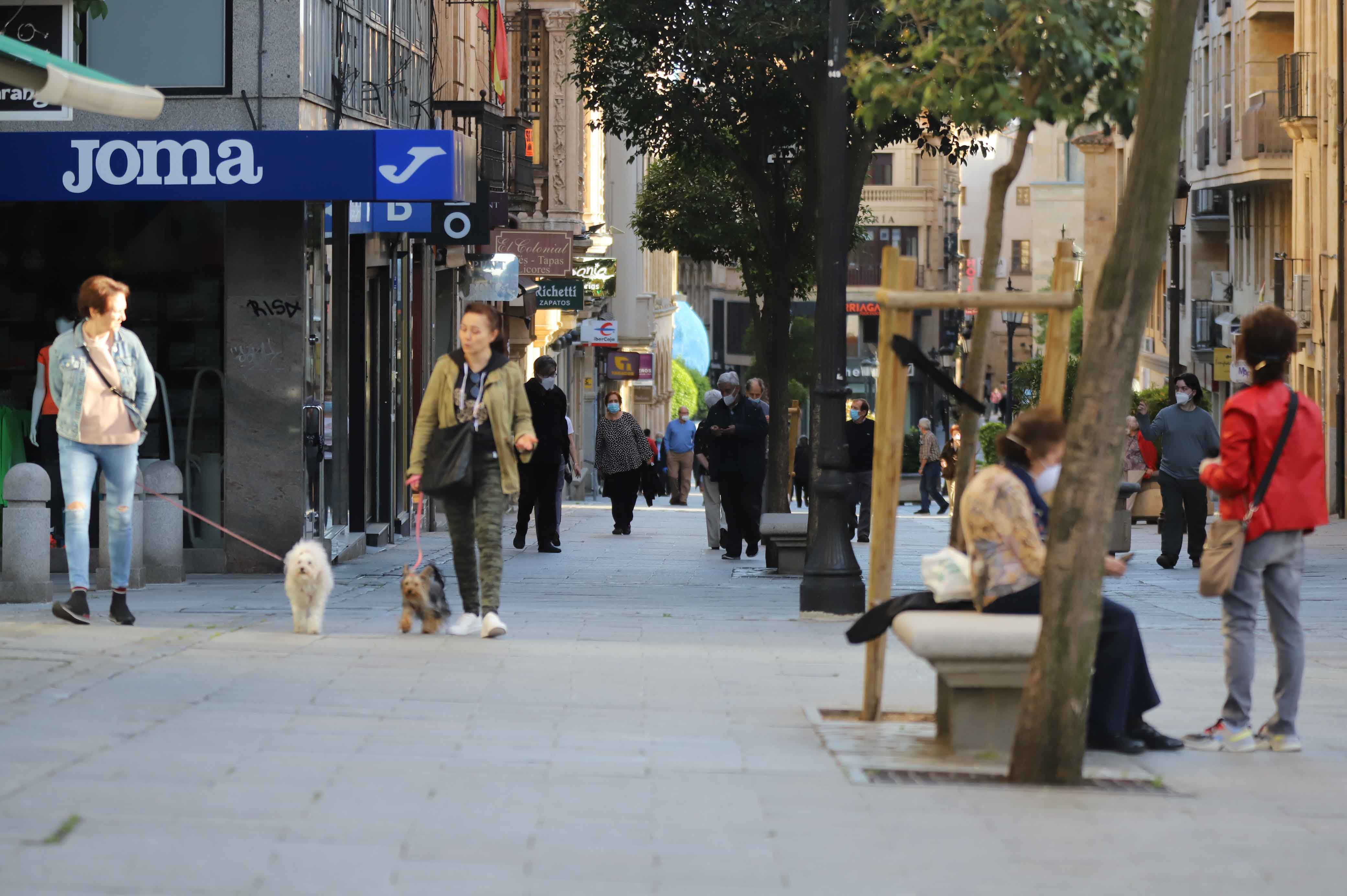 Fotos: Los salmantinos disfrutan de su primera tarde de paseo y deporte