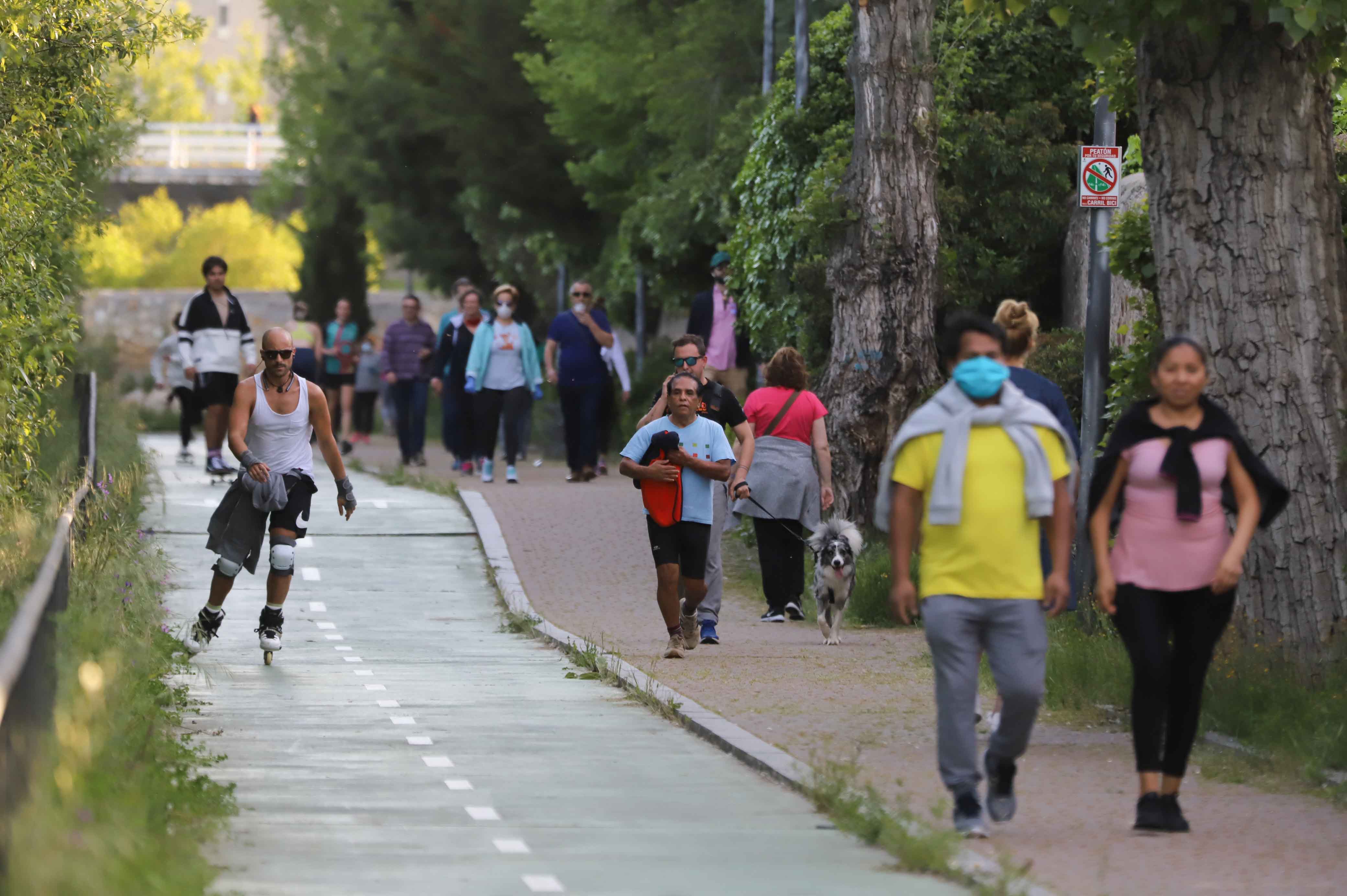 Fotos: Los salmantinos disfrutan de su primera tarde de paseo y deporte
