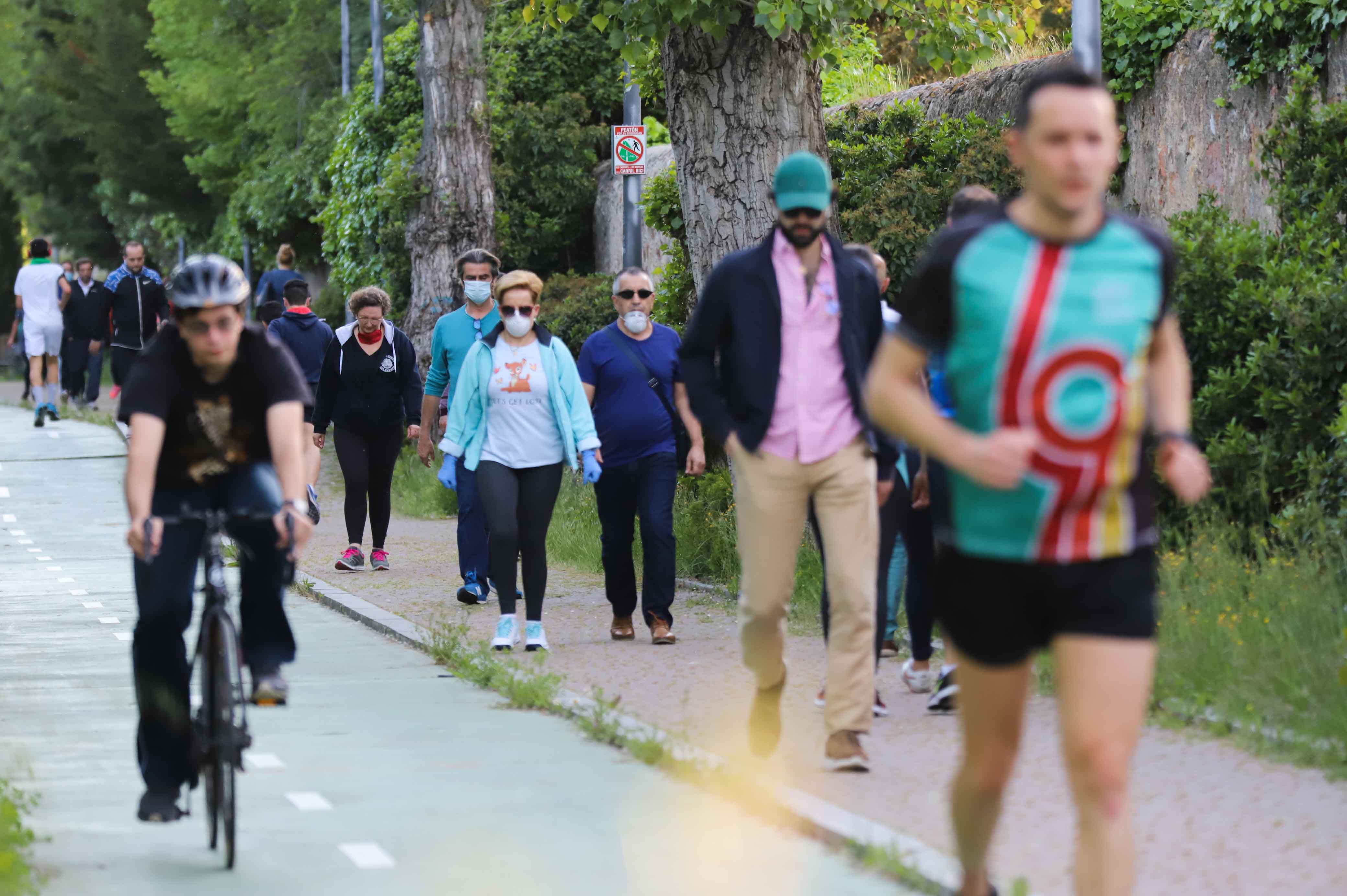 Fotos: Los salmantinos disfrutan de su primera tarde de paseo y deporte