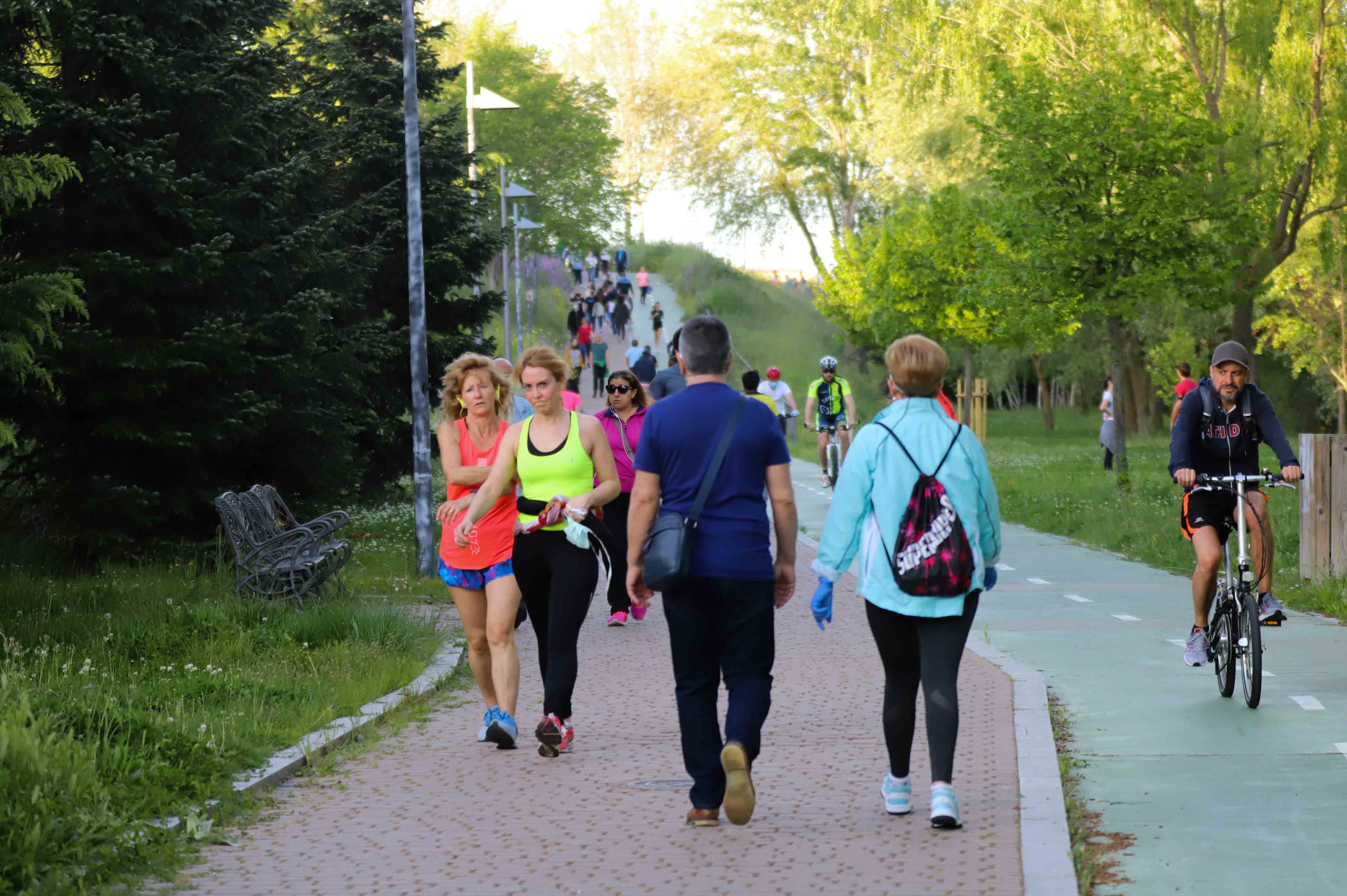 Fotos: Los salmantinos disfrutan de su primera tarde de paseo y deporte
