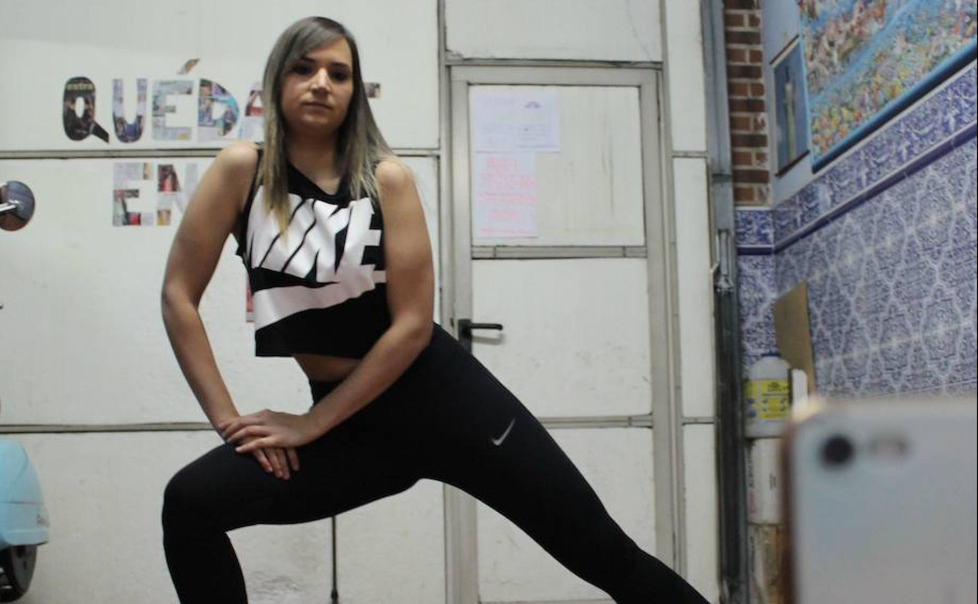 Cristina Panero, en una clase de baile de fitness en su hogar.