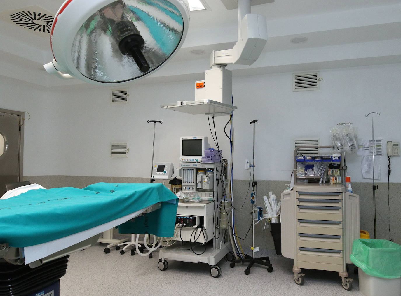 Cuatro quirófanos del Hospital General de Segovia retoman la actividad dos meses después