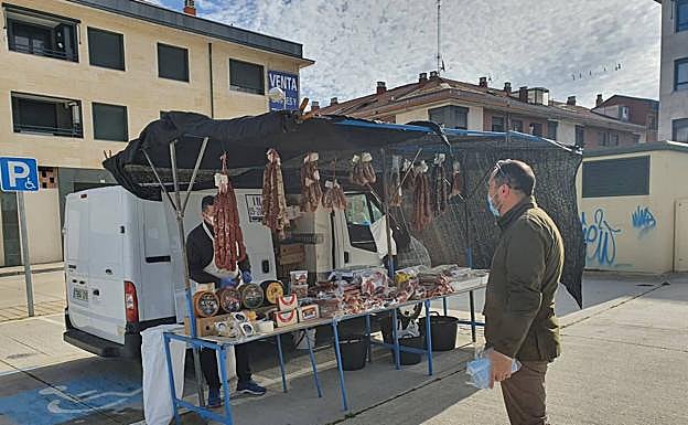 Tordesillas defiende la apertura de su mercadillo porque los productos son alimentarios