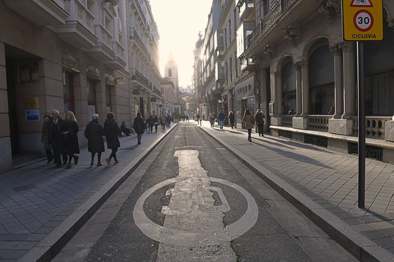 La calle Constitución de Valladolid, en una foto de archivo.