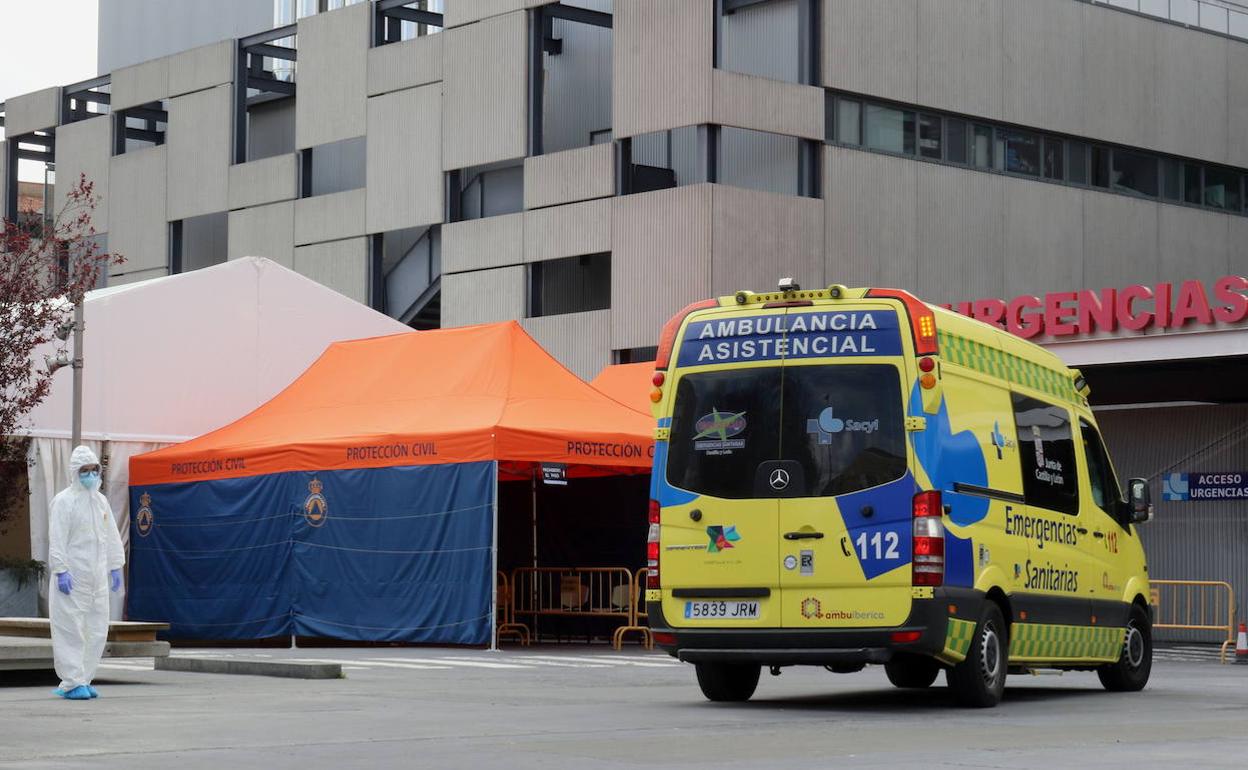 Entrada a las Urgencias del Clínico de Valladolid. 