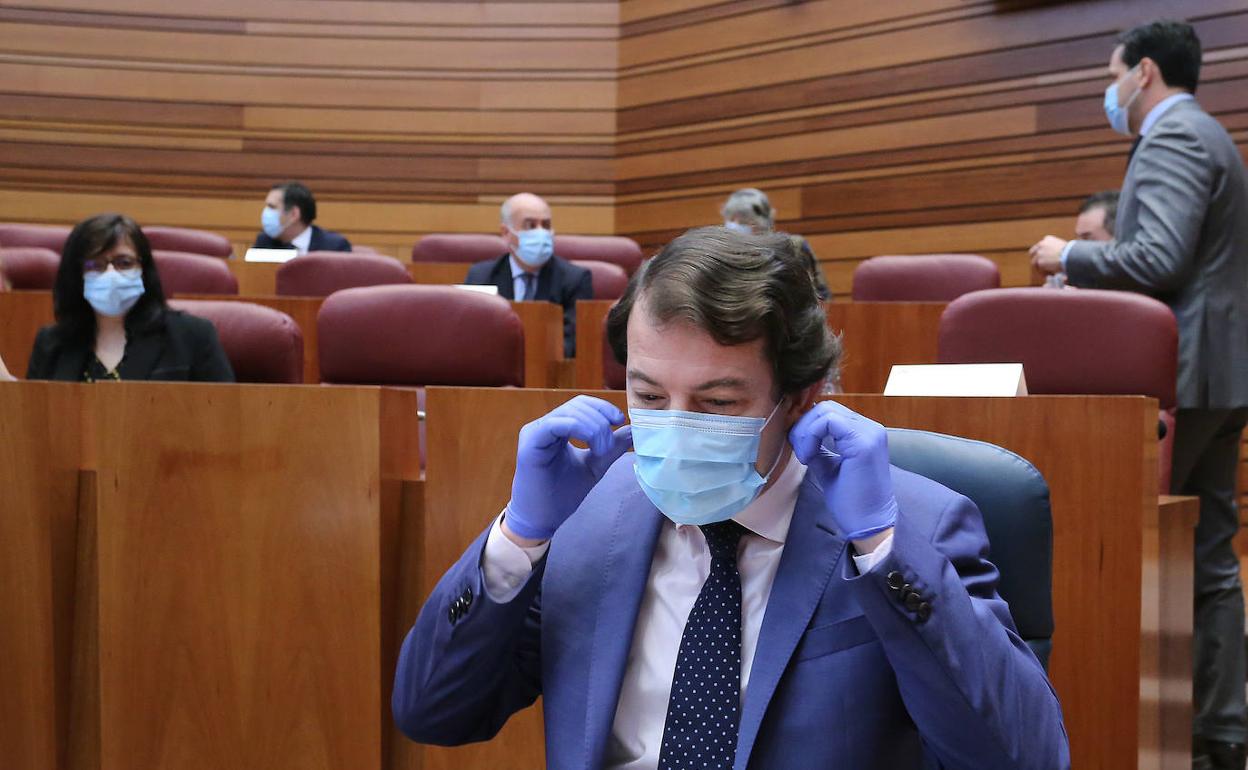 El presidente de la Junta, Alfonso Fernández Mañueco, durante el pleno celebrado hoy martes.