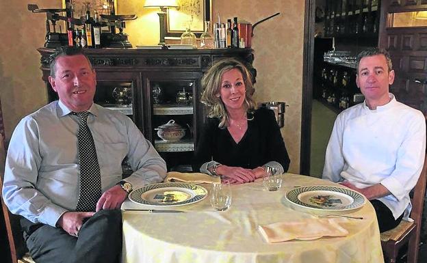 Miguel Ángel (izquierda), Raquel y José Casero Quevedo, responsables del Restaurante Florida. 