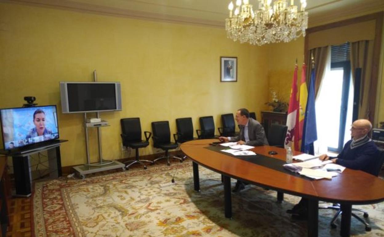El subdelegado del Gobierno, Ángel Blanco, durante la reunión telemática con los alcaldes de las siete zonas básicas de salud de Zamora que están en fase 1. 
