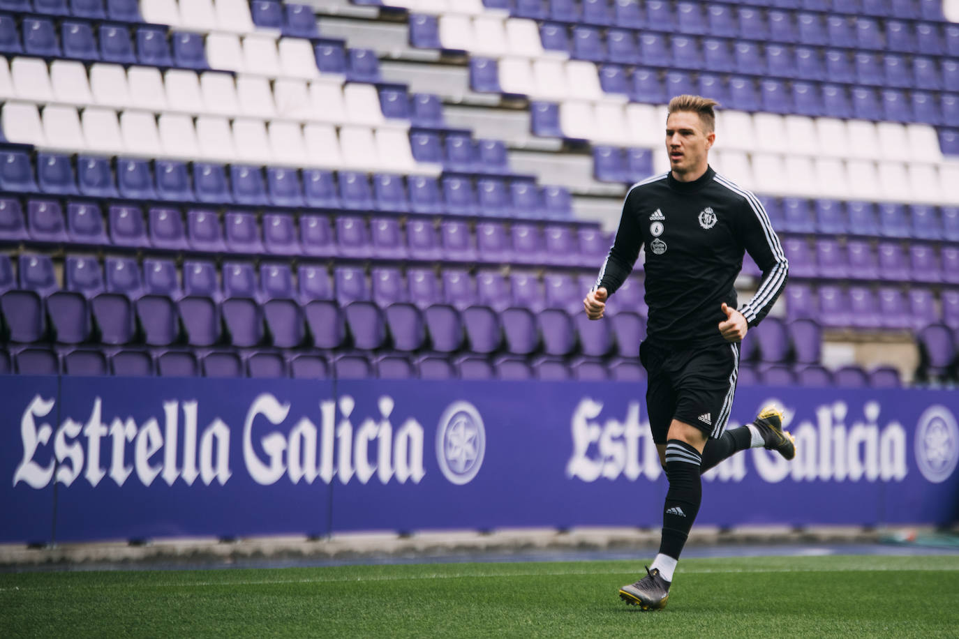 Los jugadores del Pucela se ejercitan el día de San Pedro Regalado. 