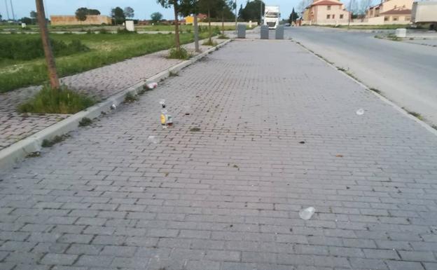 Sanciones por hacer botellón junto a un coche en Cuéllar, orinar en la calle e insultar a la Guardia Civil