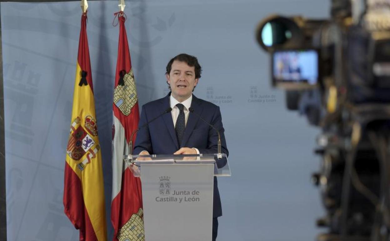 Alfonso Fernández Mañueco, presidente de la Junta de Castilla y León, comparece tras la videoconferencia de presidentes.