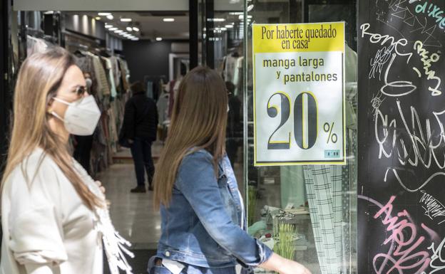 Valladolid vuelve a salir de escaparates: el comercio abre sin cita previa, pero con límite de aforo