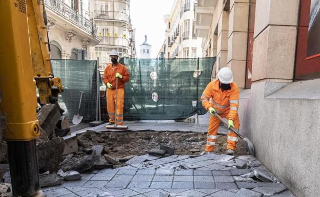 Catas arqueológicas junto a la oficina del Santander en Constitución.