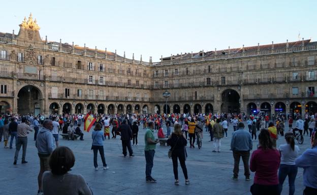 La carta viral de una enfermera del Clínico a los manifestantes contra el Gobierno: «Gracias por echar por tierra todo nuestro trabajo»
