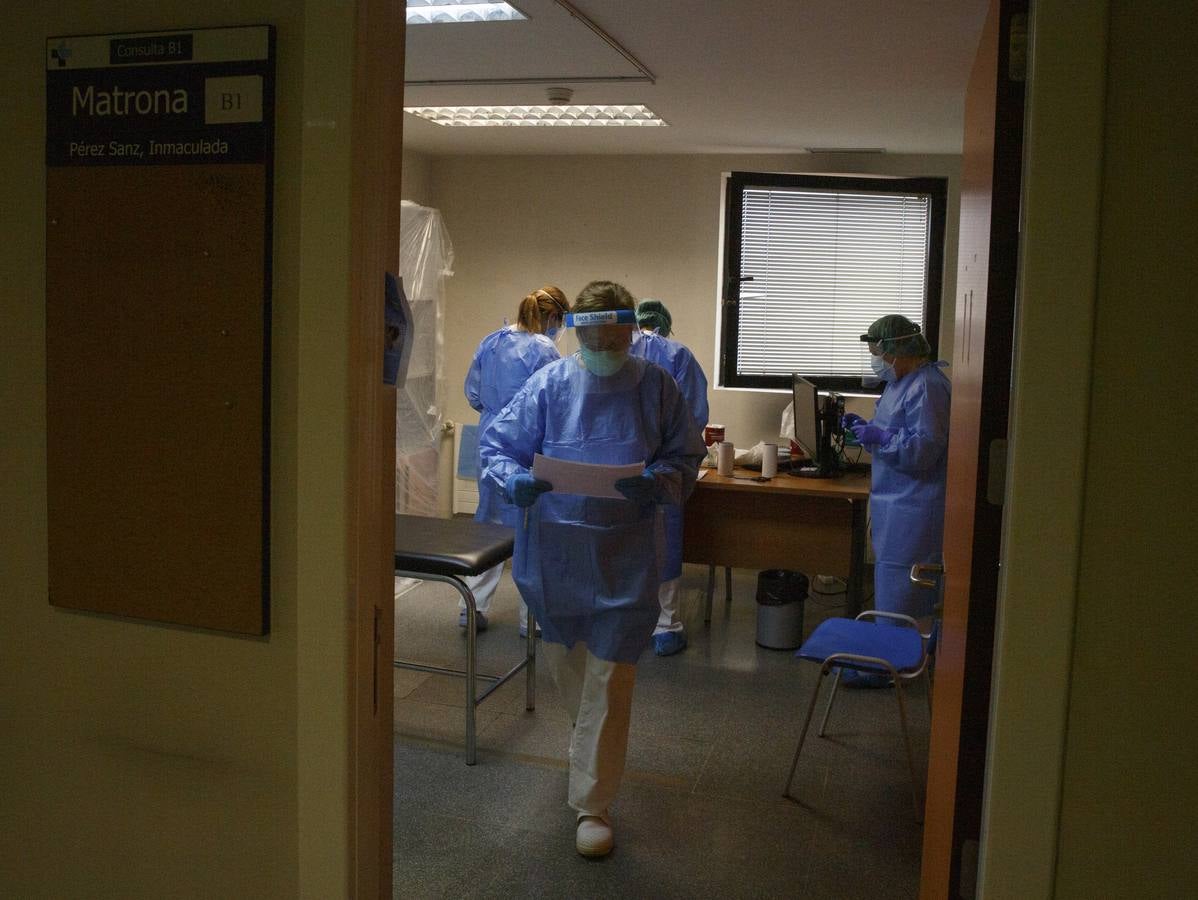 Fotos: Toma de muestras de la covid-19 en el Centro de salud Huerta del Rey de Valladolid