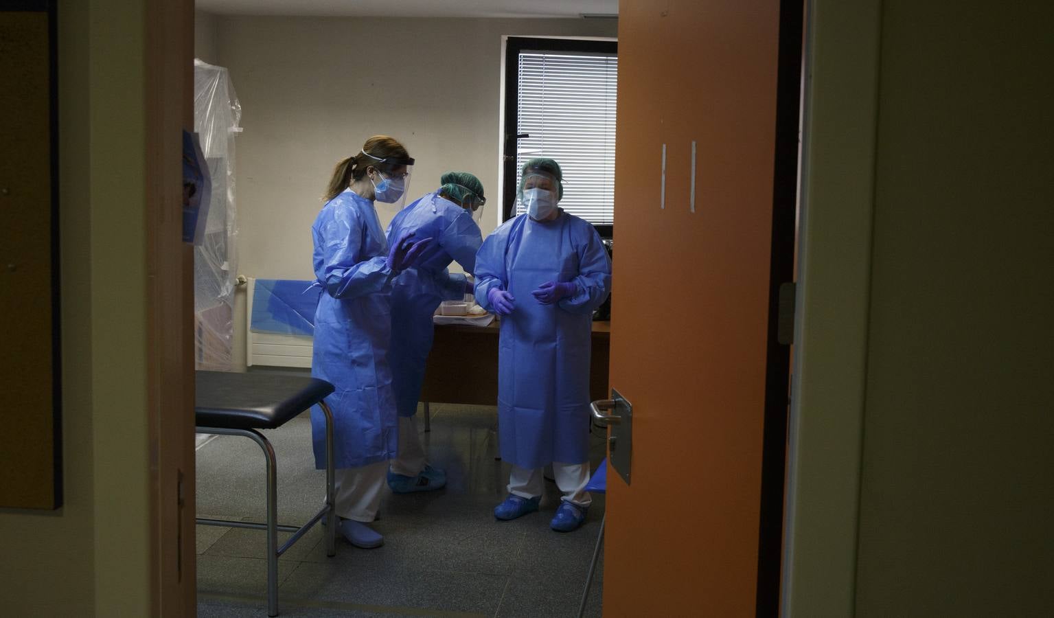 Fotos: Toma de muestras de la covid-19 en el Centro de salud Huerta del Rey de Valladolid