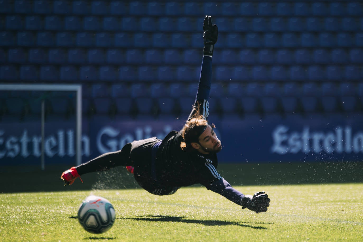 Fotos: El presidente del Real Valladolid, Ronaldo Nazario, acude al entrenamiento en el Zorrilla