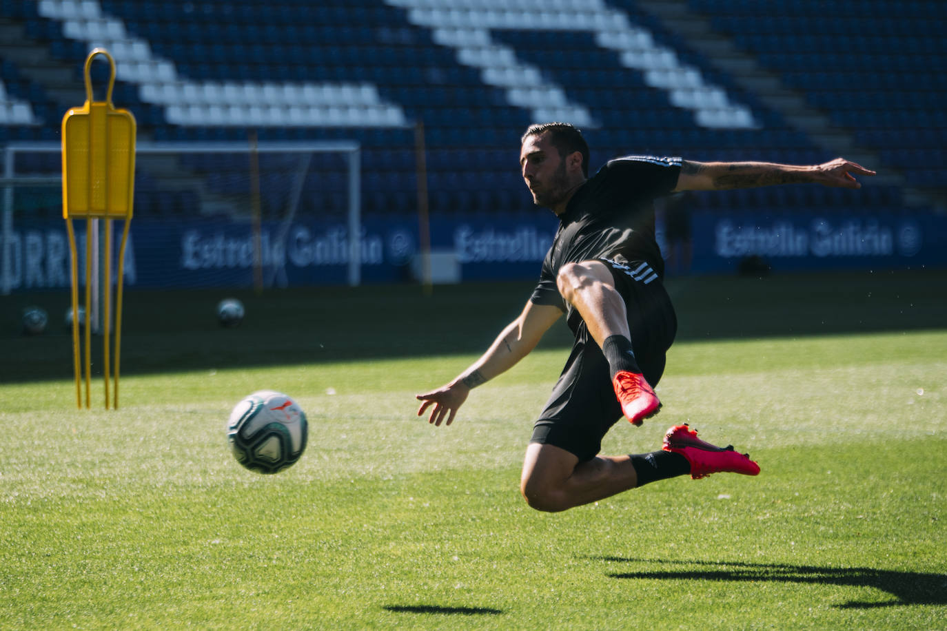Fotos: El presidente del Real Valladolid, Ronaldo Nazario, acude al entrenamiento en el Zorrilla