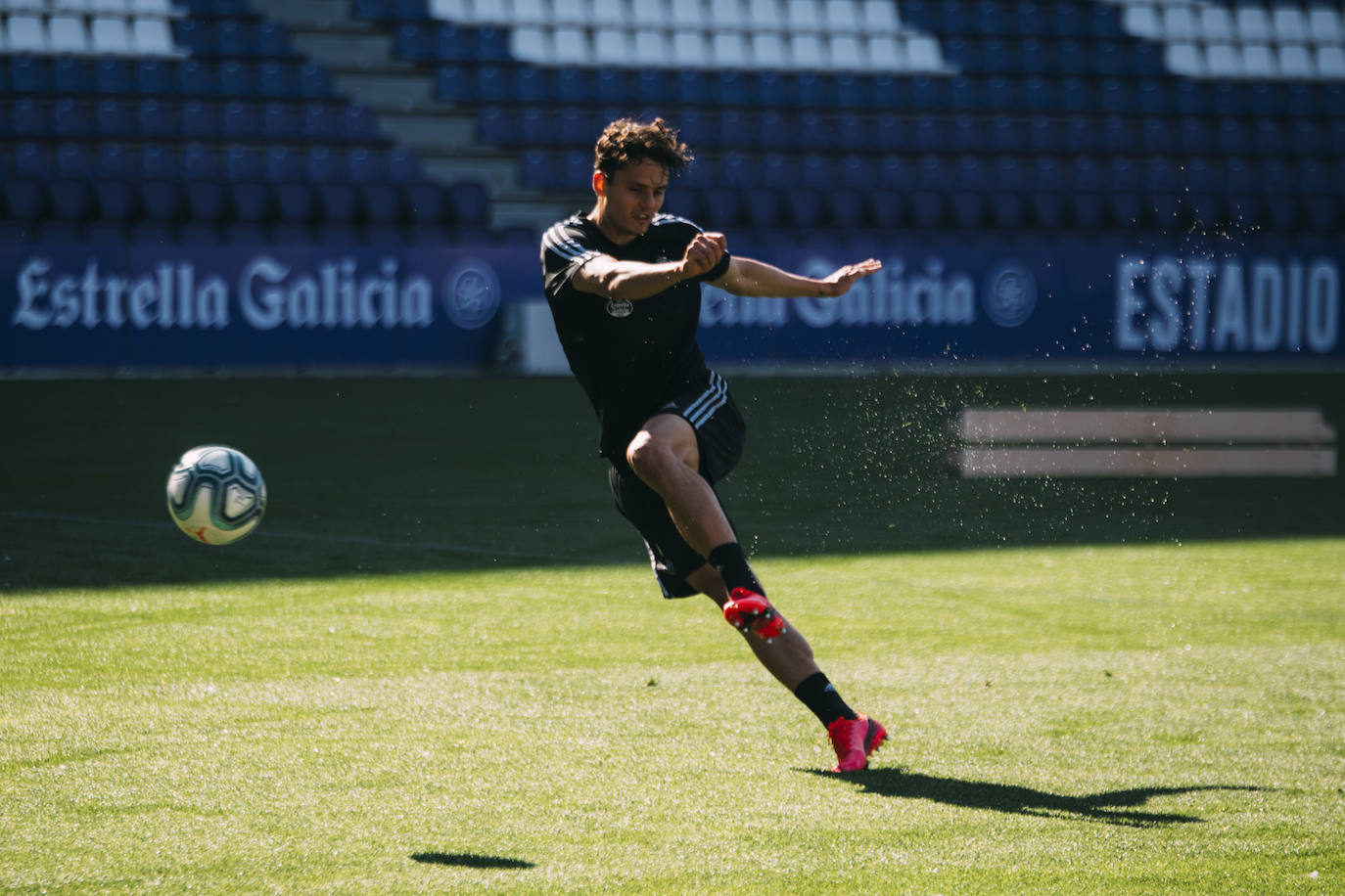 Fotos: El presidente del Real Valladolid, Ronaldo Nazario, acude al entrenamiento en el Zorrilla