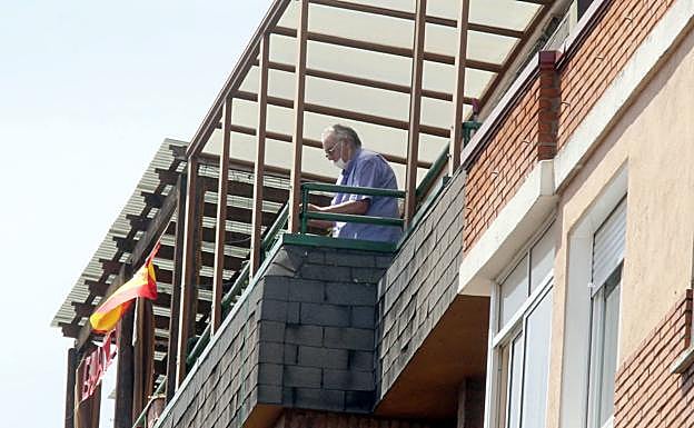 Ingresa en prisión del octogenario que se atrincheró en su piso de Valladolid y disparó a la policía