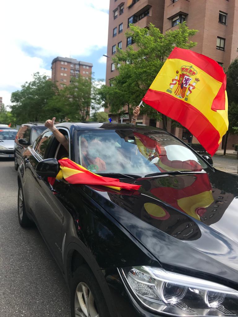 Fotos: Vox saca cientos de coches a las calles de Vallaodlid