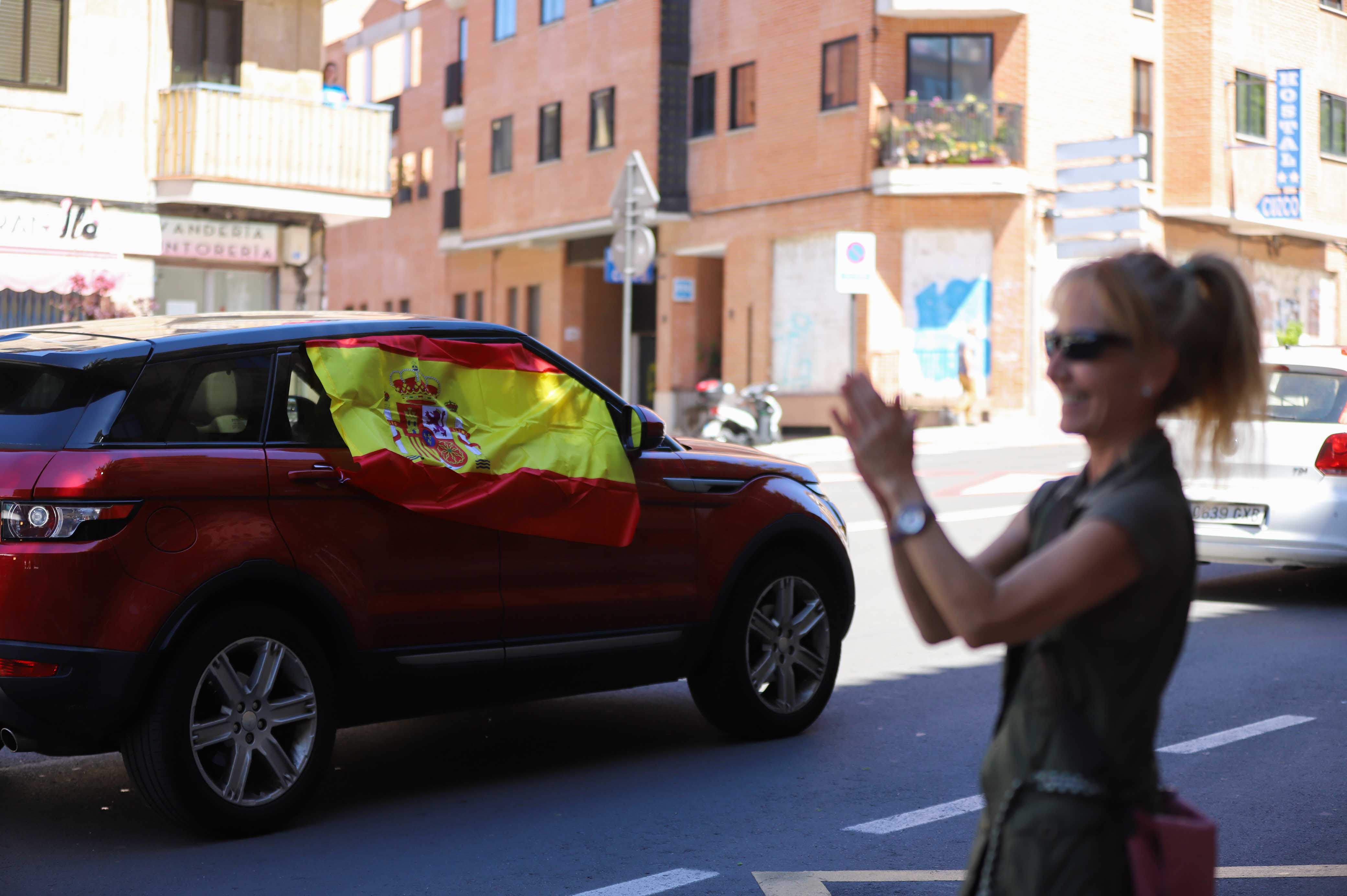 Participaron turismos, motos e incluso vecinos en bicicleta | Numerosos viandantes les aplaudieron a su paso por las calles de la ciudad