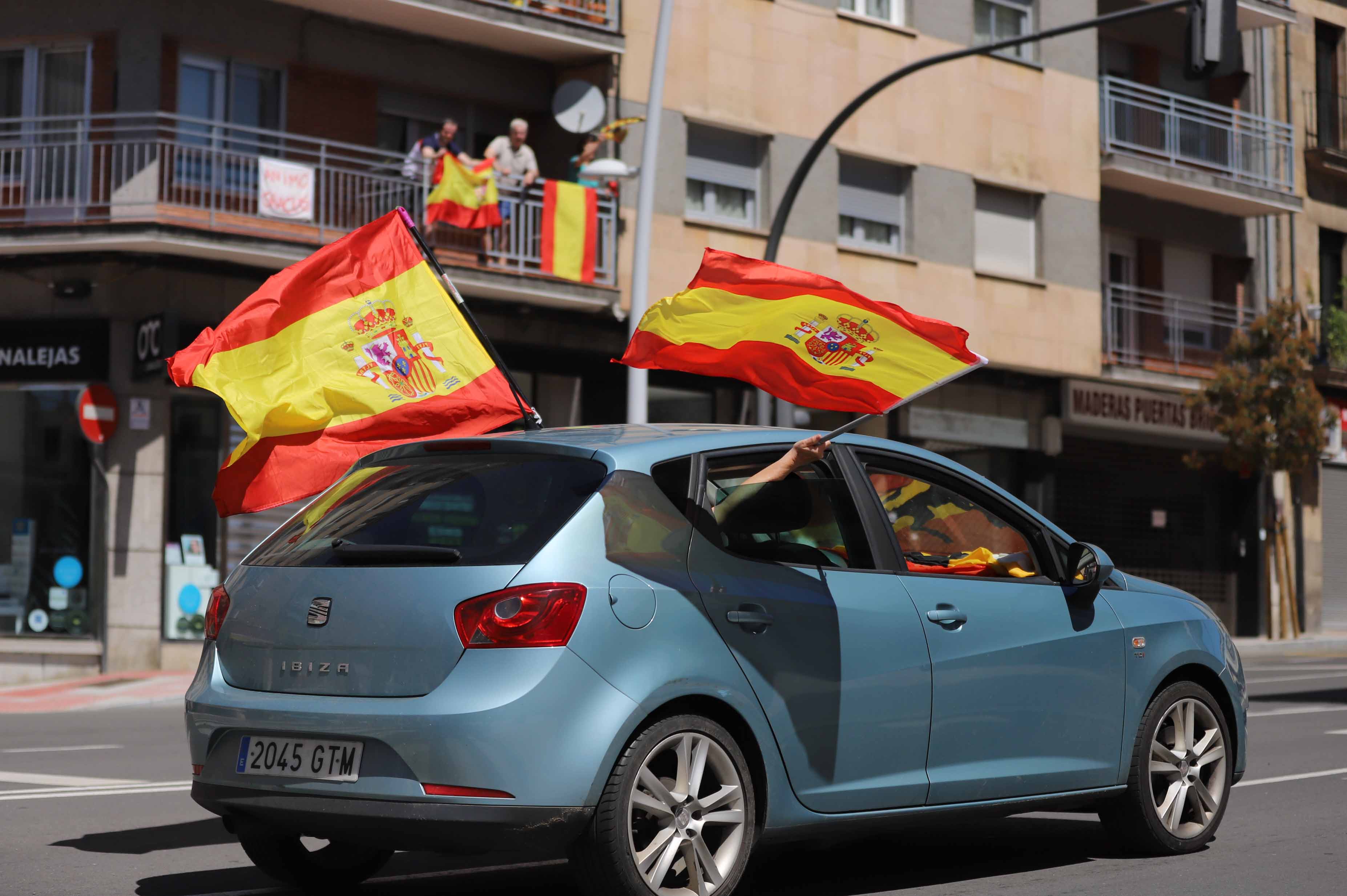 Participaron turismos, motos e incluso vecinos en bicicleta | Numerosos viandantes les aplaudieron a su paso por las calles de la ciudad