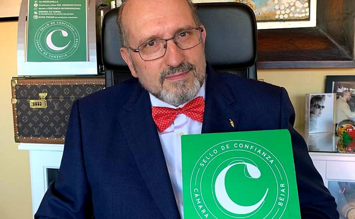 Ventura Velasco, con el sello acreditativo.