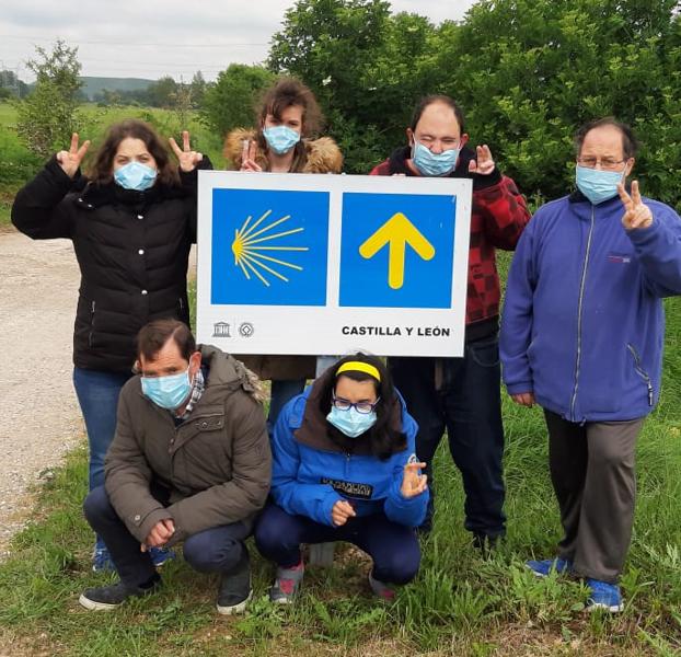 Con el alivio de las salidas, en Aspanias han aprovechado para hacer unos tramos urbanos del Camino de Santiago.