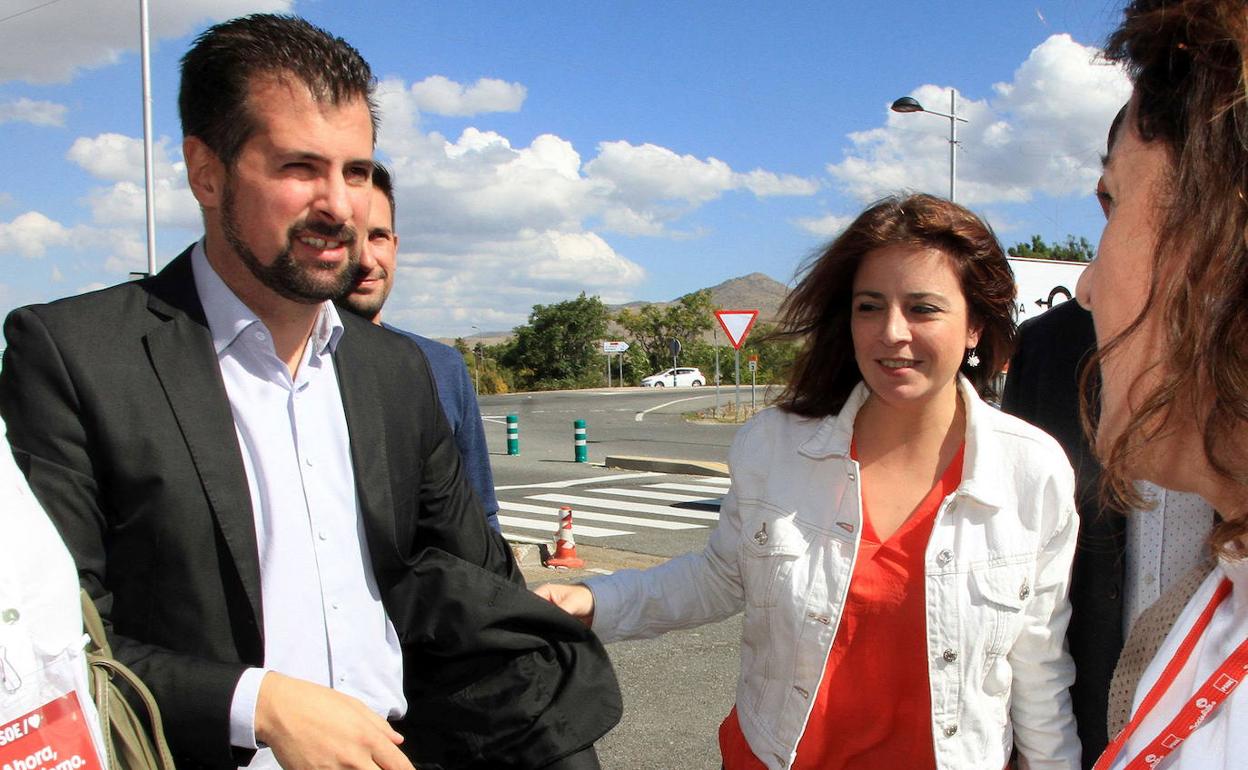 Tudanca, con Adriana Lastra, portavoz del PSOE en el Congreso. Ambos no están en su mejor momento político.