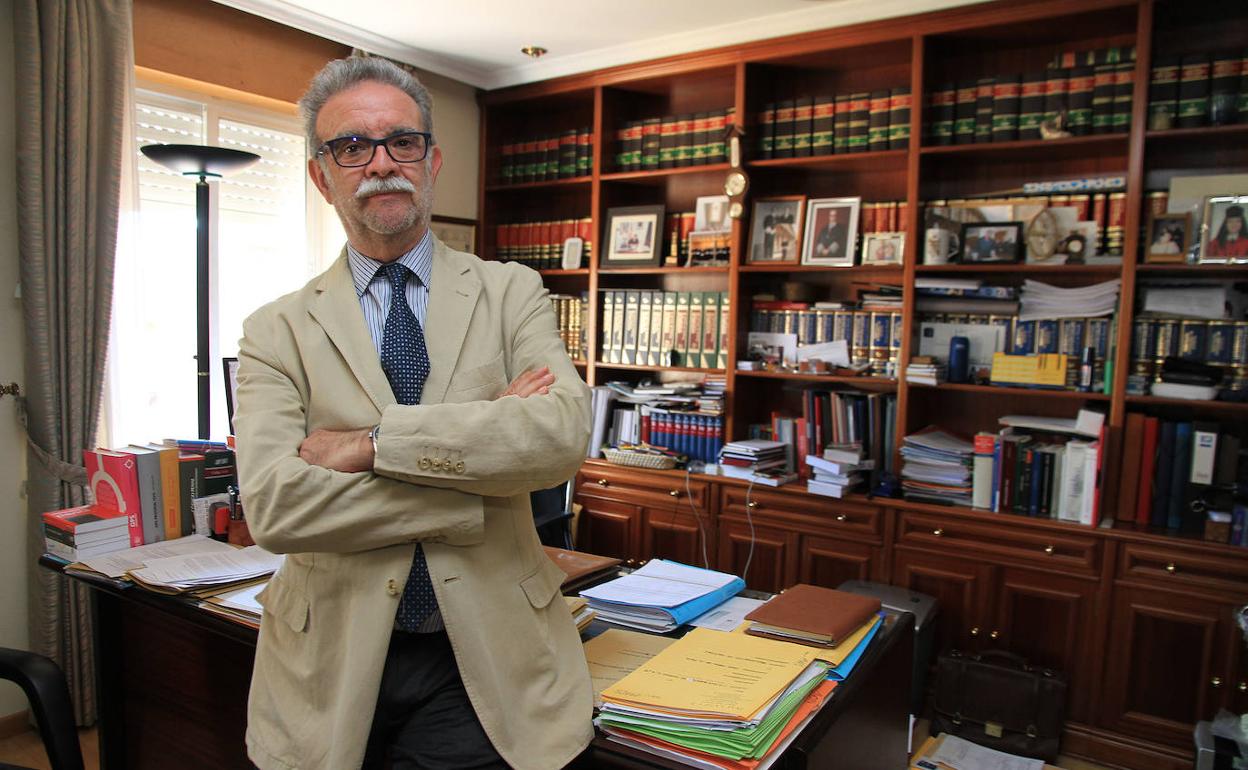 El decano del Colegio de Abogados, Julián Sanz. 