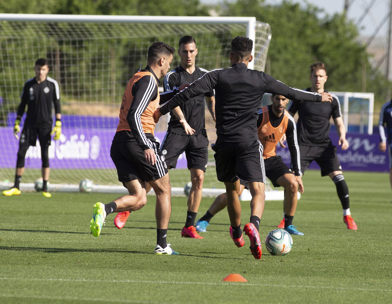La plantilla de Sergio González se ha ejercitado esta mañana en las instalaciones del Pucela. 