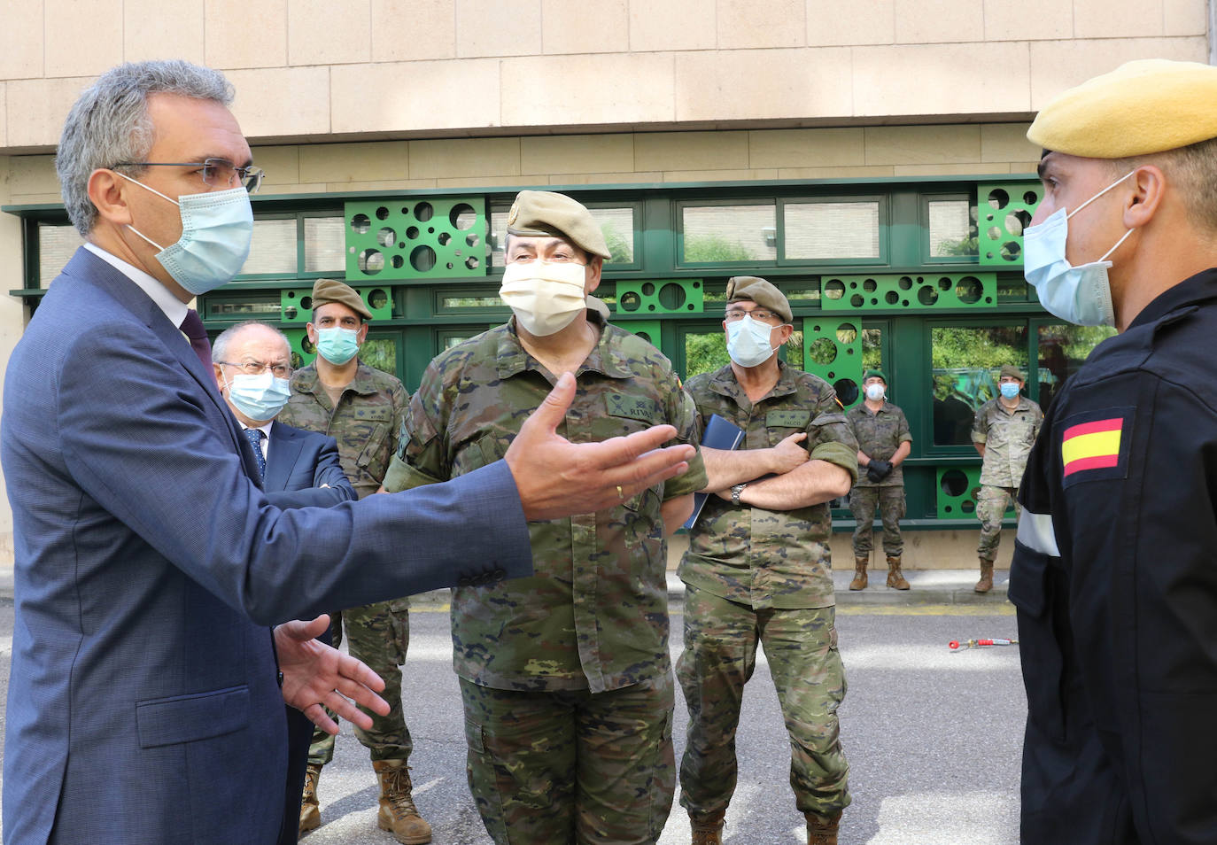 El delegado del Gobierno, Javier Izquierdo, preside el balance que presentará la Unidad Militar de Emergencias y el Ejército de Tierra sobre sus actuaciones en Castilla y León desde que se decretara el estado alarma. 