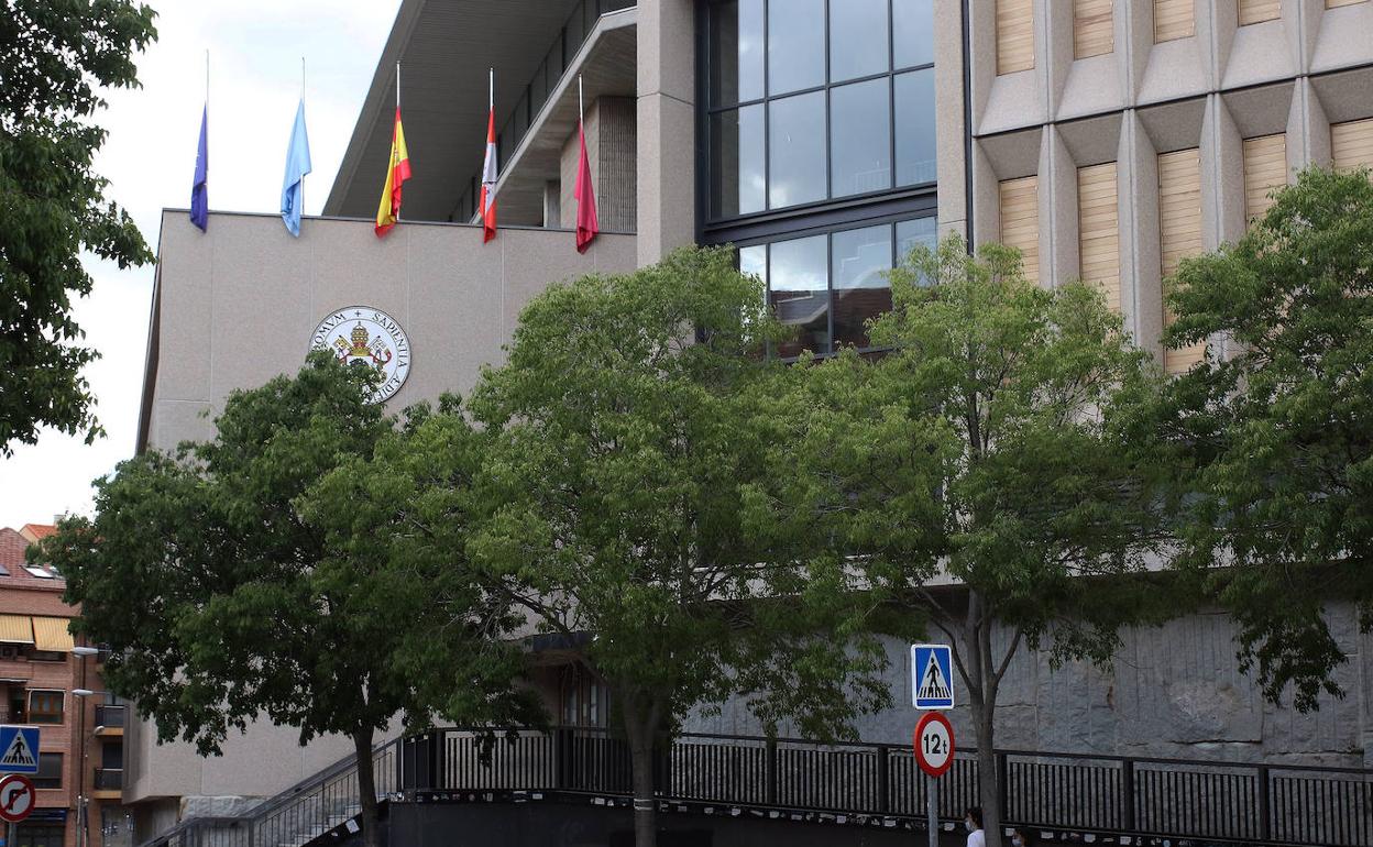 El campus María Zambrano de la UVA en Segovia apenas registraba ayer actividad durante la fase 1. 