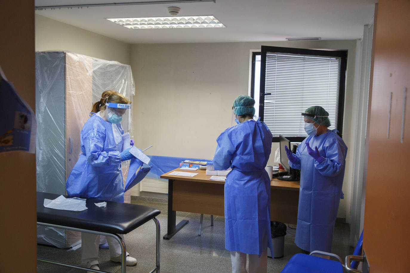 El ministerio recomienda contratar a 500 profesionales y reforzar el control residencial en la región