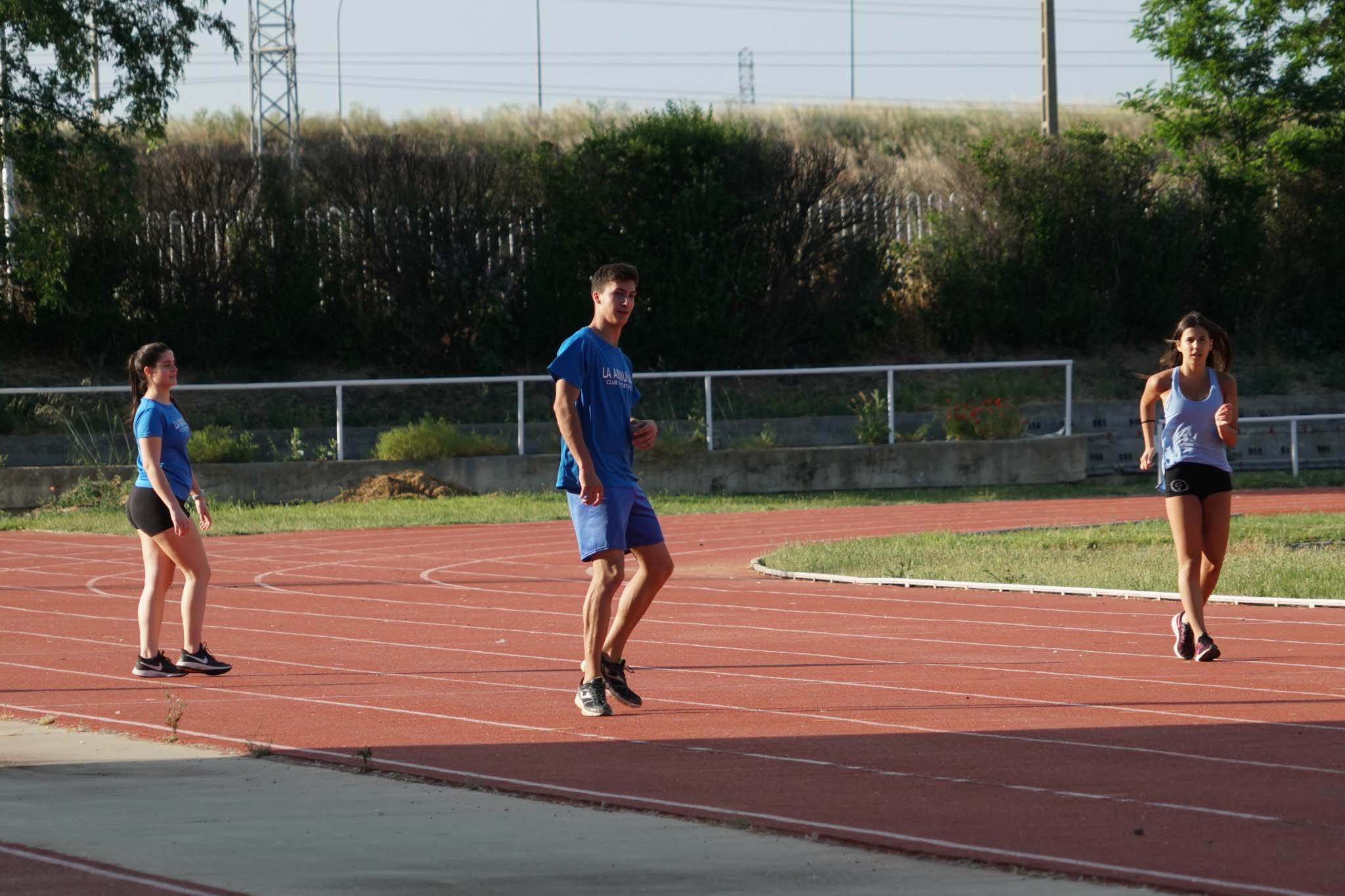 Fotos: Las Pistas de Atletismo del Helmántico se abren para los atletas