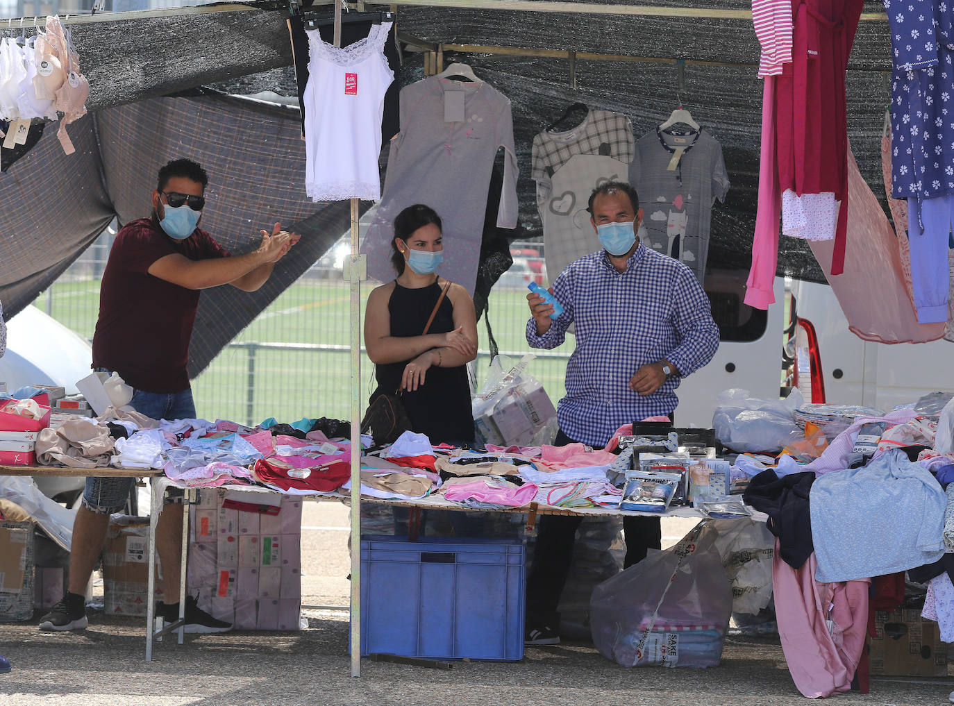 Las medidas sanitarias condicionan el arranque de los comerciantes ambulantes en la capital.