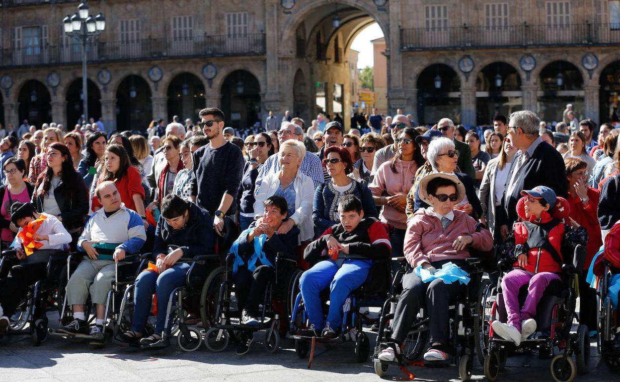 Celebración en la Plaza Mayor de Salamanca del Día de la Paralísis Cerebral. 