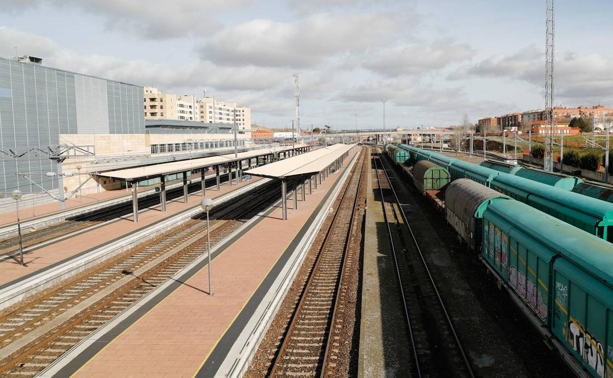 Imagen de los andenes en las estación de ferrocarril de Saamanca.